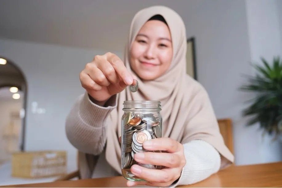 Malaysian woman deciding to place her savings in a term deposit to grow her money